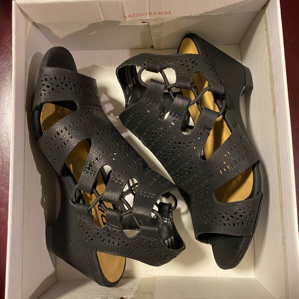 Black shoes for girls